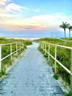 Private, Family Friendly Home, 10 min to Beach - St. Petersburg - 3