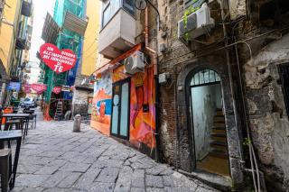 Murales In Bed Quartieri Spagnoli - Naples - 2