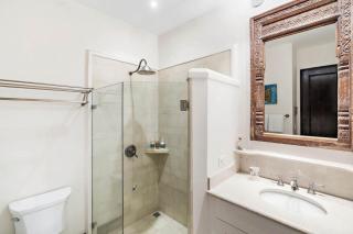Stylish Beach-Themed Condo with Two Bedrooms and Lovely Ocean Views - Playa Danta - 1