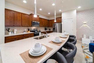 Premium 5-Bed Townhome Themed Perfect Location - Kissimmee - 3