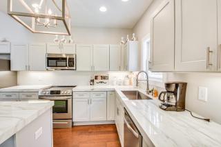 Bright Highlands Retreat Near Waterfalls and Trails - Highlands - 1