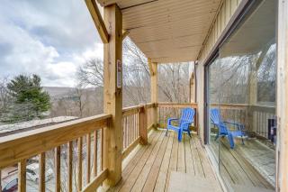 Beech Mountain Studio with Balcony Less Than 1 Mi to Skiing! - Beech Mountain - 8
