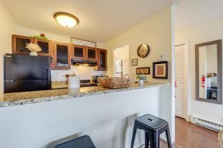 Beech Mountain Studio with Balcony Less Than 1 Mi to Skiing! - Beech Mountain - 3
