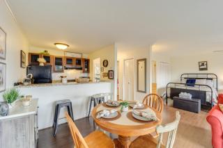 Beech Mountain Studio with Balcony Less Than 1 Mi to Skiing! - Beech Mountain - 1