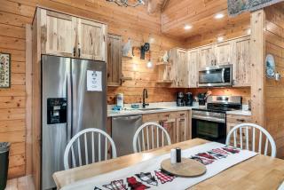 Private! Hot Tub, Views, & Games - Sevierville - 5
