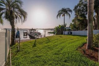 Lakefront Duplex with Pontoon Boat 2 Bedroom Home - Mount Dora - 9