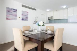 A Comfy 2BR Apt Amazing View of Darling Harbour - Sydney - 2