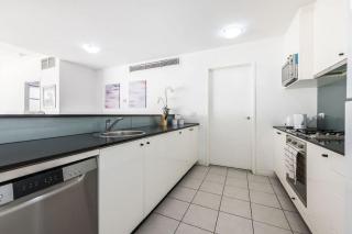 A Comfy 2BR Apt Amazing View of Darling Harbour - Sydney - 3