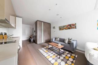 A Stylish CBD Studio Right Next to Southern Cross - Melbourne - 9