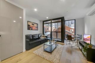 A Comfy 2BR Apt 5-Min Walk To Melbourne Central - 9