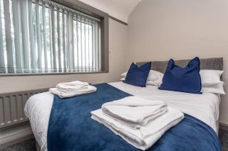 Stylish House - Close to City Centre - Free Parking, Super-Fast Wifi and Smart TVs by Yoko Property - Middlesbrough - 8
