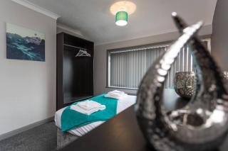 Stylish House - Close to City Centre - Free Parking, Super-Fast Wifi and Smart TVs by Yoko Property - Middlesbrough - 9