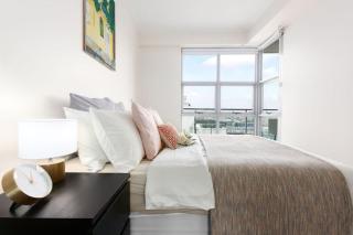A Comfy & Spacious 2BR Apt Harbour View - Sydney - 6