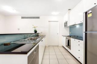 A Comfy & Spacious 2BR Apt Harbour View - Sydney - 5