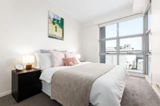 A Comfy & Spacious 2BR Apt Harbour View - 2