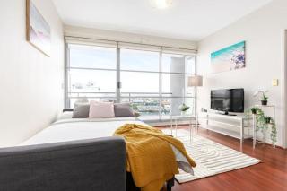 A Comfy & Spacious 2BR Apt Harbour View - Sydney - 1