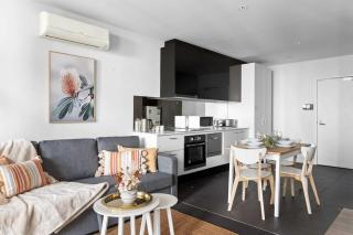 A Cozy 2BR Apt on Spencer St with FREE Parking - 5