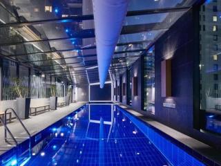 A Modern 2BR Apt with City Views FREE Parking - 7