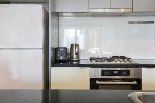 A Modern 2BR Apt with City Views FREE Parking - 3