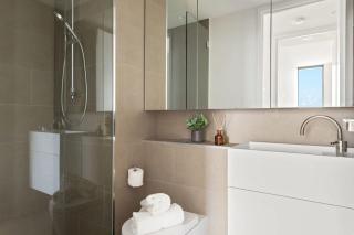 A 2BR Apt with Panoramic Views - Melbourne - 3