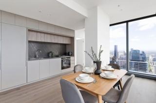 A 2BR Apt with Amazing City Views, FREE Parking - 4