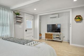 Downtown Studio 1 at Beer Ranch Project Inn - Wimberley - 8