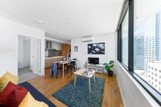 A Chic 2BR Apt City Views Near Southern Cross - 6