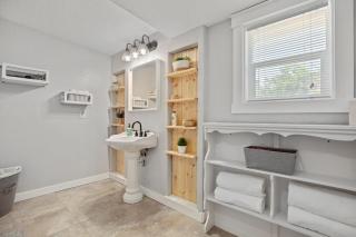 Downtown Studio 1 at Beer Ranch Project Inn - Wimberley - 2