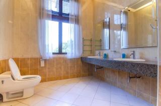 A Generous & Cozy 5BR Home in Ampang, FREE Parking - Ampang - 2