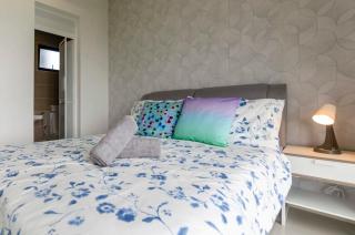 Comfy 2BR DPristine 9 next to Legoland FREE Parking - 5