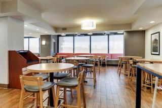 Drury Inn & Suites Marion - Marion - 6
