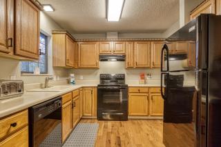 Shady Pines, Hot Tub, WIFI, 560 FREE tickets each paid day!!! - Sevierville - 1