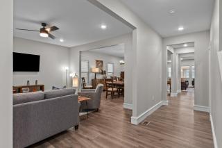 Uptown Elegant Escape | JZ Vacation Rentals - Tower Grove - 1