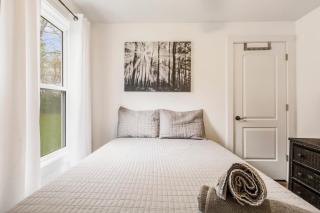 Urban Explorer Pad - 3BR - Backyard -Parking - 3