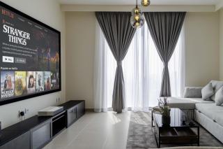 Sleeps 8 Private Cinema World Island Views - Dubai - 8