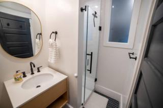 Apt in the heart of Main Street - 7