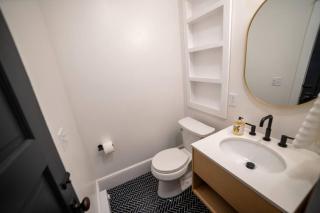 Apt in the heart of Main Street - 6