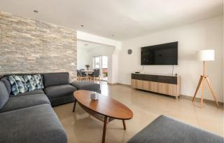 4 Bedroom Amazing Home In Vodnjan - 6