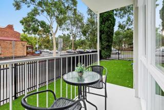 Stunning 1-Bed Ground Floor Unit with Front Yard - 1
