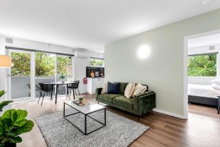 Contemporary 1-Bed Apartment with Park Views - 3