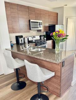 1 bedroom. 2 beds. 1 bath with Balcony - Los Angeles - 3