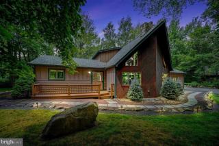 Mountain & Lake Escape w/ Hot Tub & Free Massages! - Lake Harmony - 1