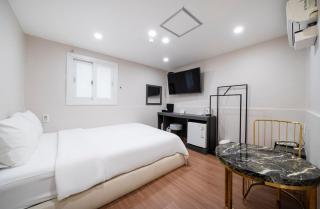 Gwanganli Calm Rest Hotel - Busan - 4