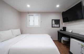 Gwanganli Calm Rest Hotel - Busan - 3