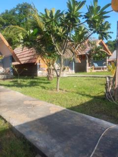 Dinoyin Bungalows - Gili Meno - 6