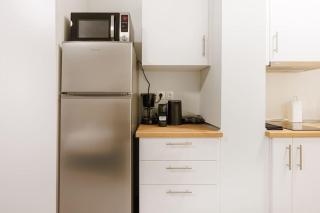 Snug studio apartment with pvt garden access III - Atene - 2