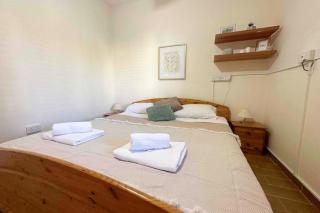 Ground Apt With Master Bedroom And Twin Bedroom - Paphos - 8