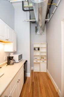 Back Bay Efficiency Unit, Pvt Bath, Kitchenette - Boston - 4