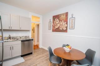 Renovated 1b, Washington Sq, Longwood, Green Line - Brookline - 2