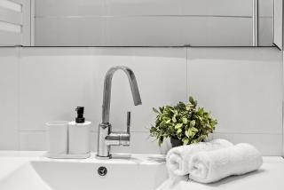 Mediterranean Vista Apartment in front of Gordon - 9